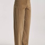 Wide pants with pleats