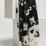 Black and white floral print scarf  MOODO