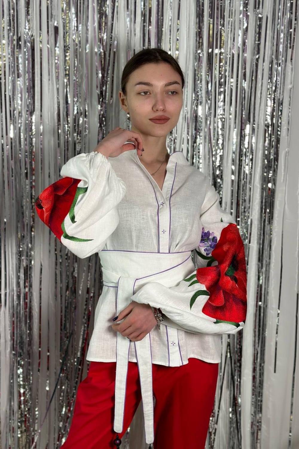 Вишиванка жіноча дизайнерська Червоні маки Embroidered Jem