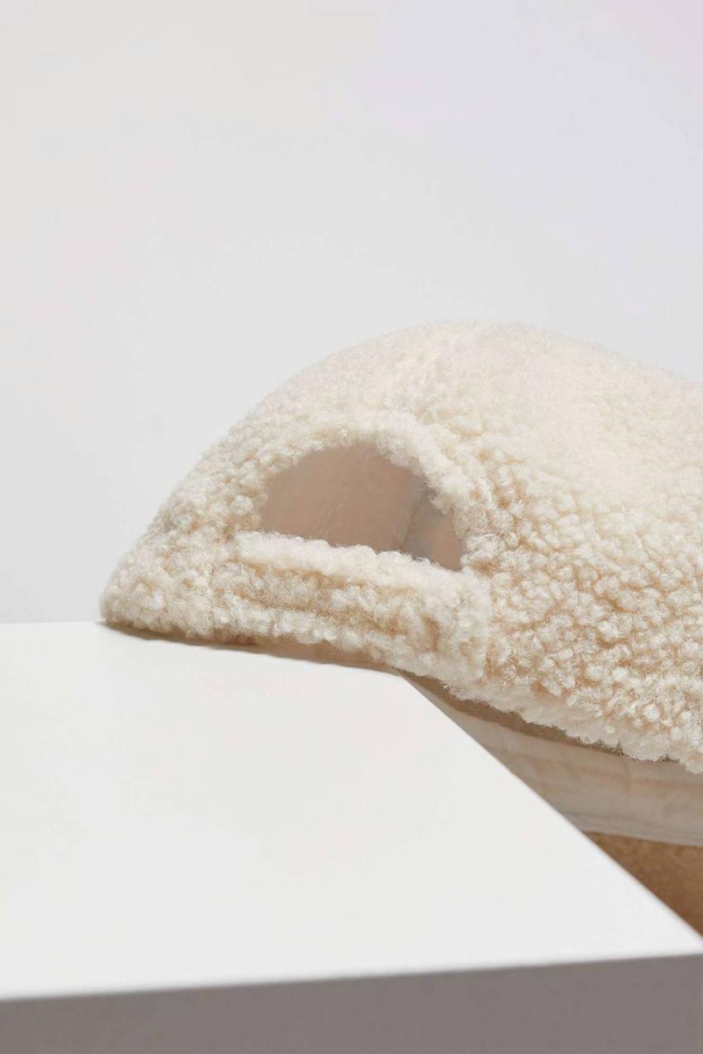An white hat