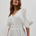 The dress is white from Moodo thread L-SU-4053