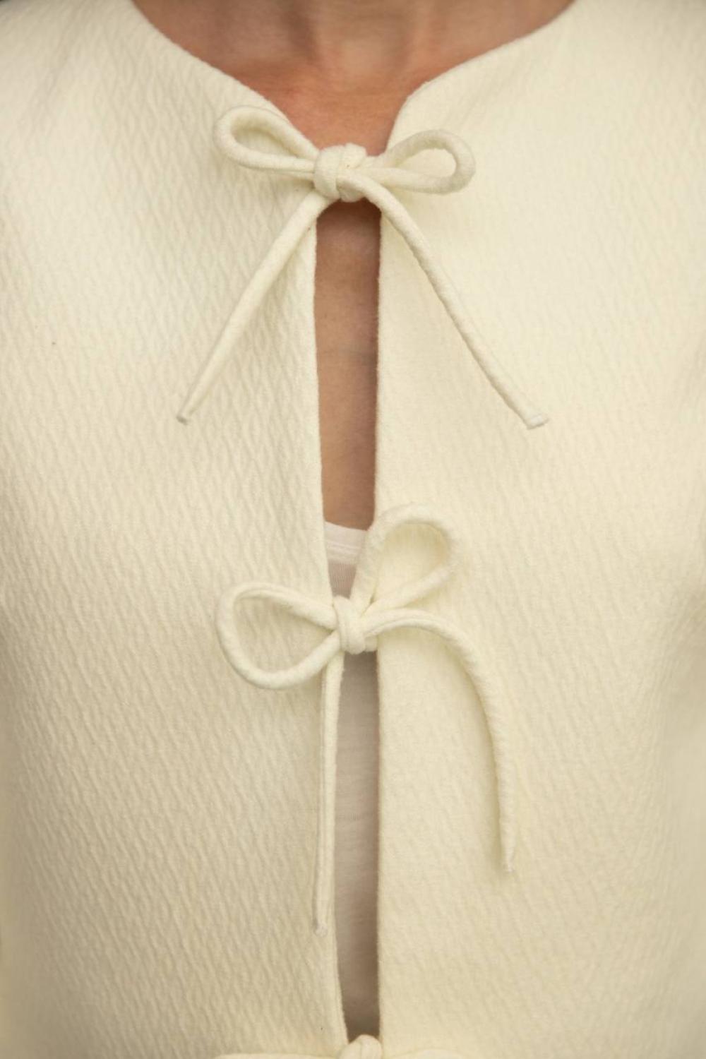 Milk jacket with ties