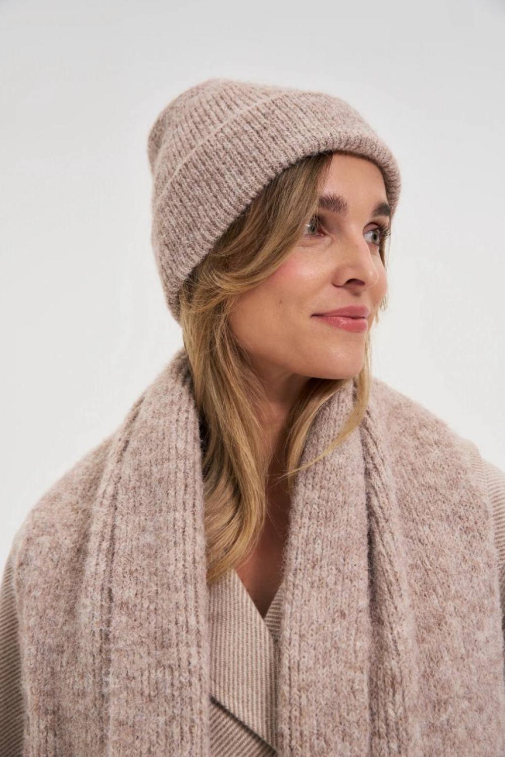 Women's beige hat