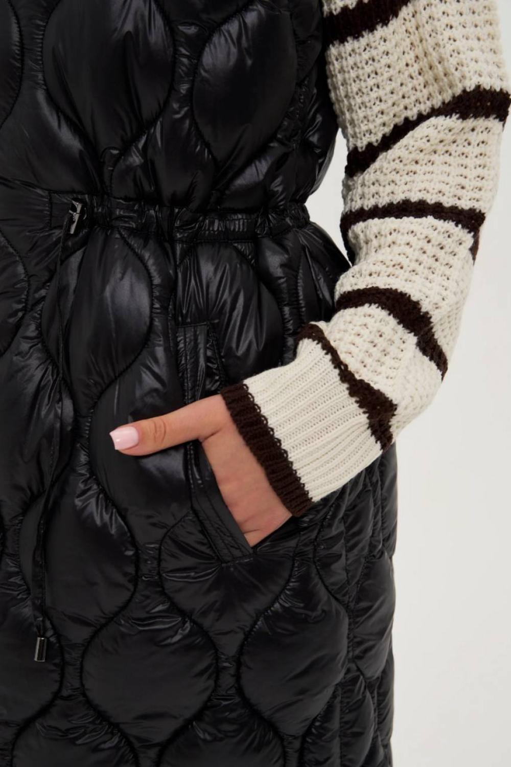 Long quilted vest with hood