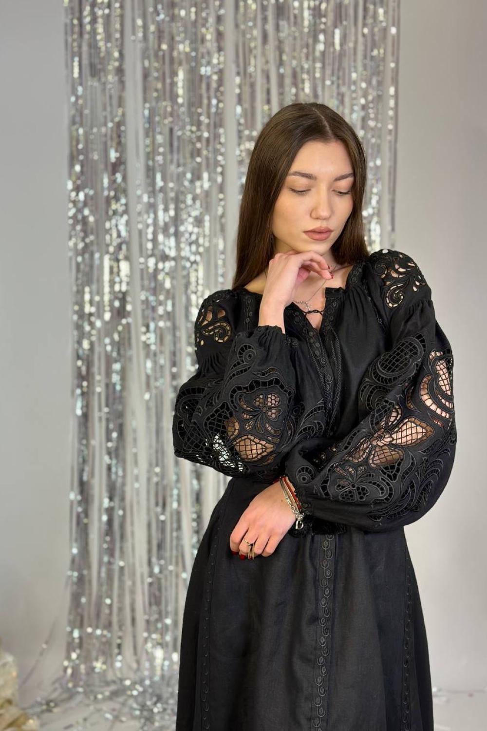 Cукня вишиванка жіноча лляна Рішельє чорна EMBROIDERED GEM