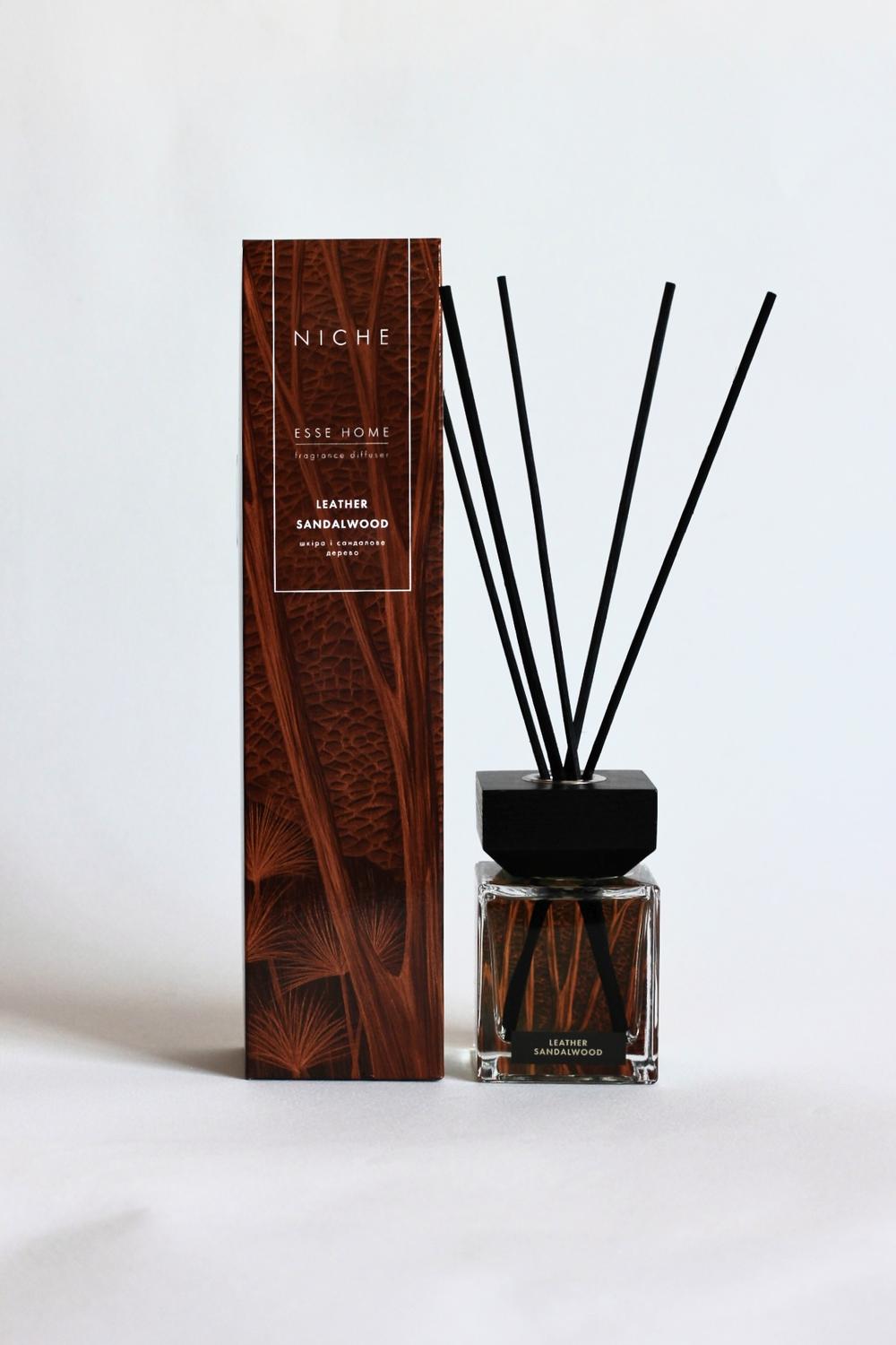 Home fragrance/Leather and Sandalwood TM ESSE