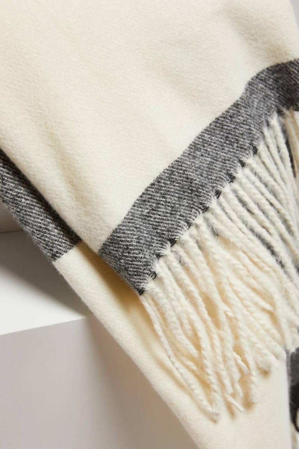 A black-white scarf