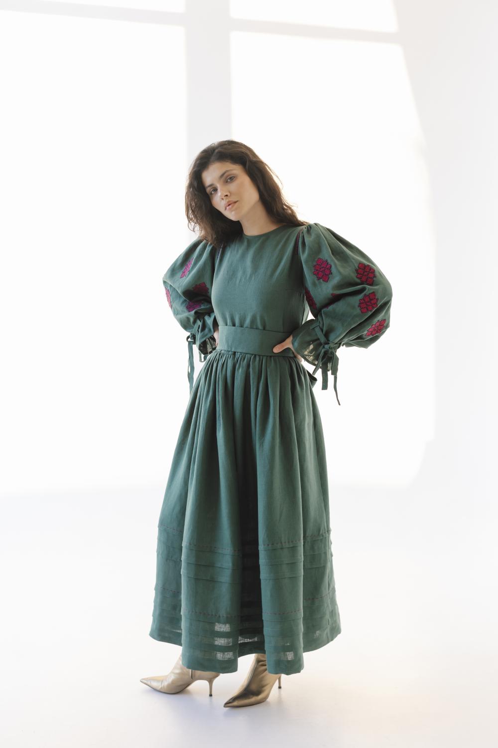 Green embroidered dress made of linen Memories EMBROIDERED GEM