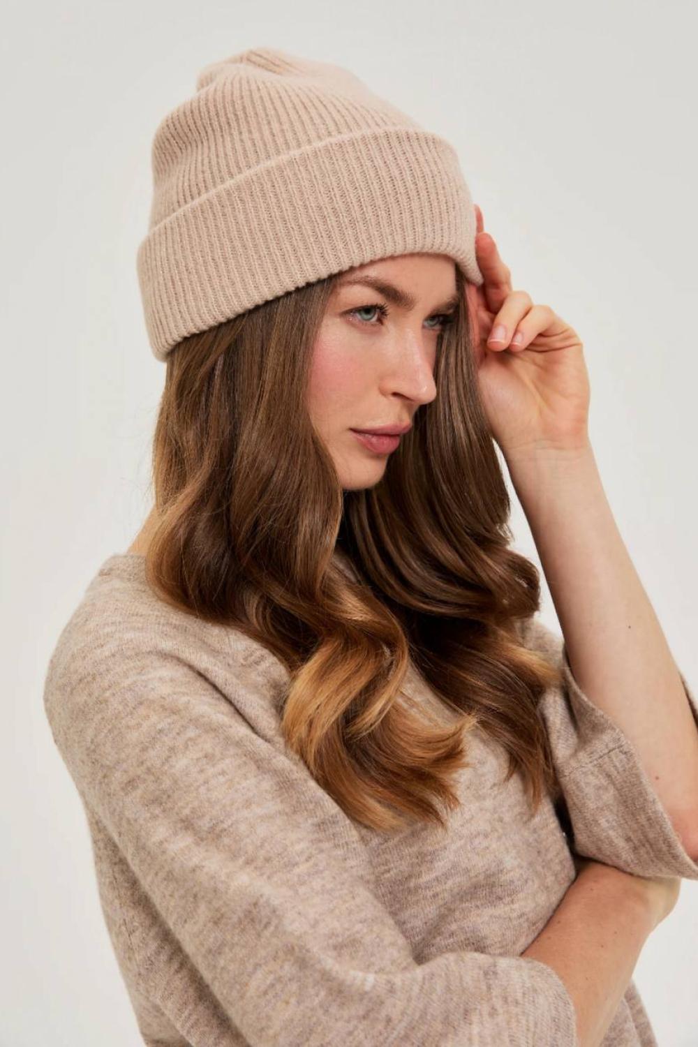 Women's beige hat