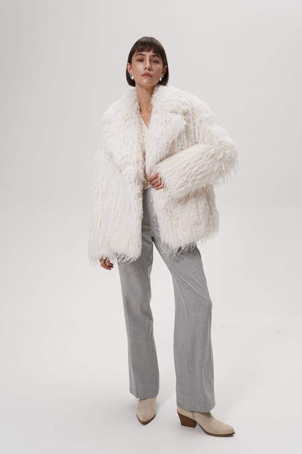 Milk cropped fur coat