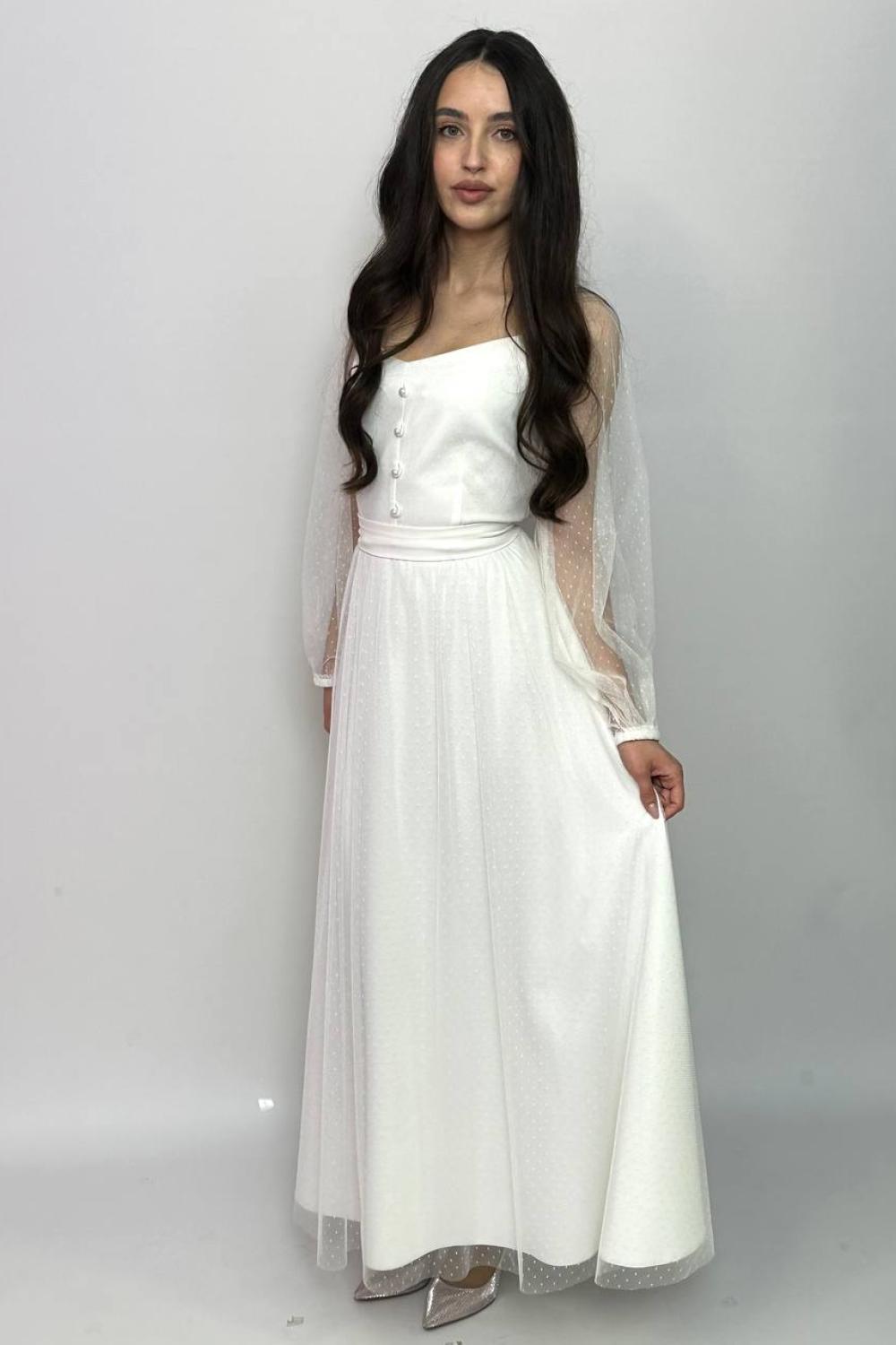 White wedding dress with tulle