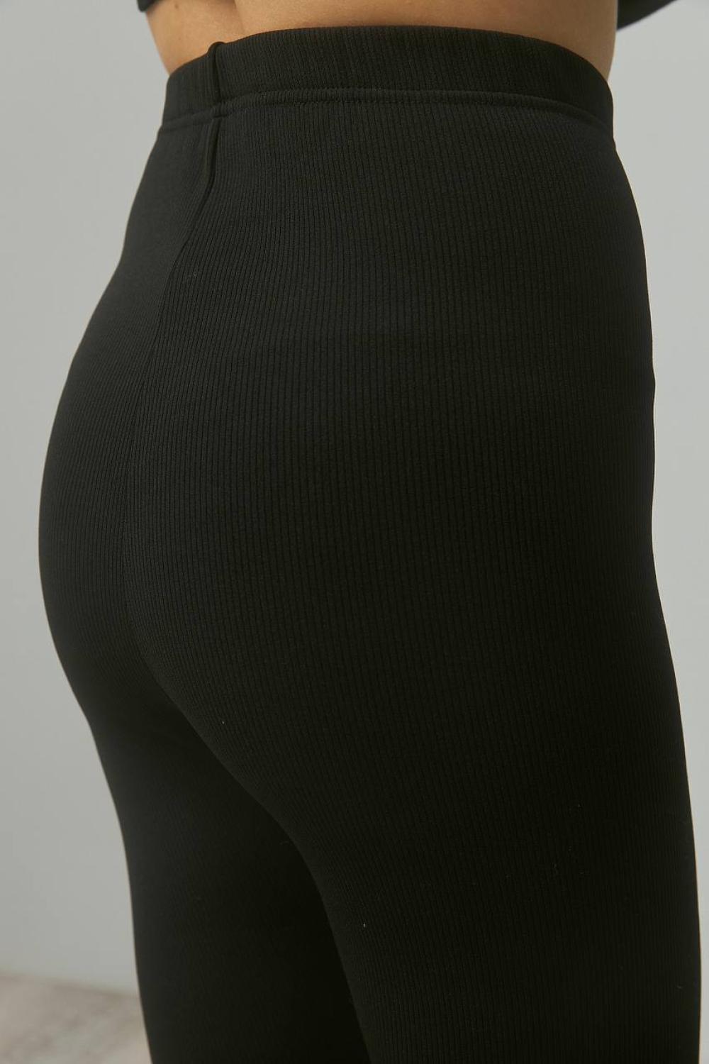 Insulated ribbed leggings with an elasticized waistband