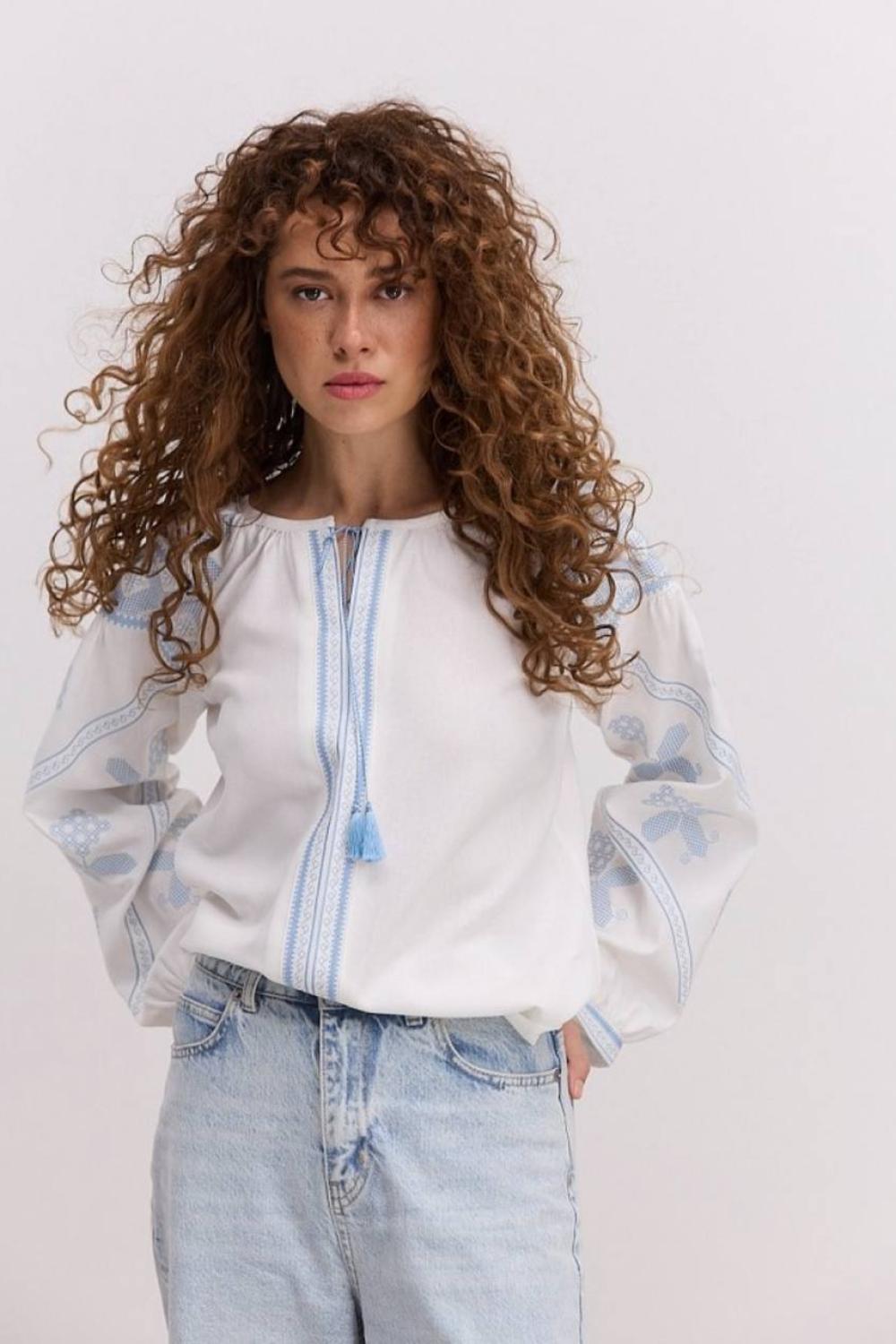 Women's embroidered milk shirt with blue embroidery