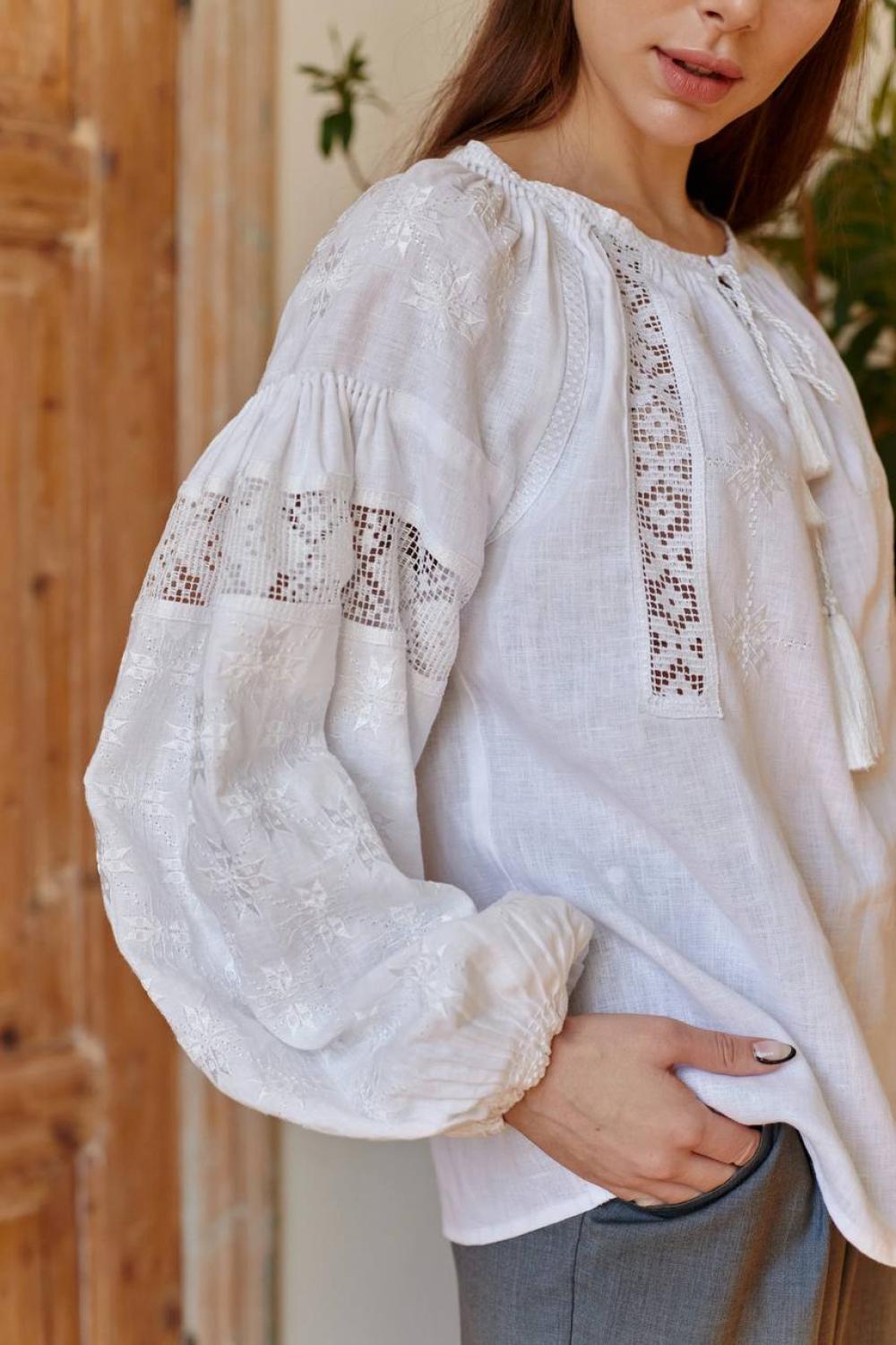 Вишиванка жіноча лляна біла по білому Урочиста EMBROIDERED GEM