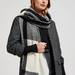 A black-white scarf