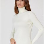 White knitted golf