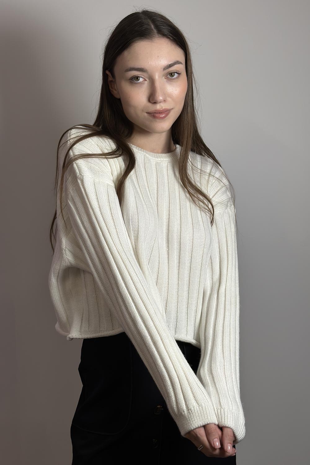 Sweater knitted with a free cut milky Tilya STIMMA
