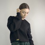 Світшот вкорочений на флісі чорний Katrine