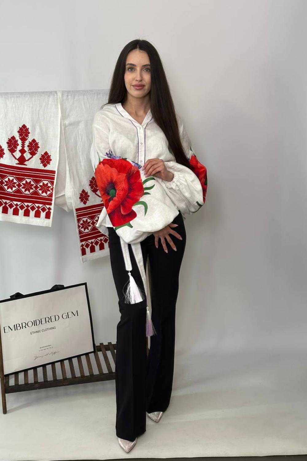 Вишиванка жіноча дизайнерська Червоні маки Embroidered Jem