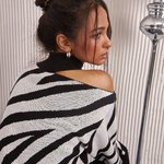 Jumper with a cut black and white 2438 BELLISE