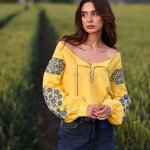 Вишиванка жіноча жовто-блакитна Голуби