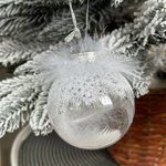 Christmas tree ball with white feathers