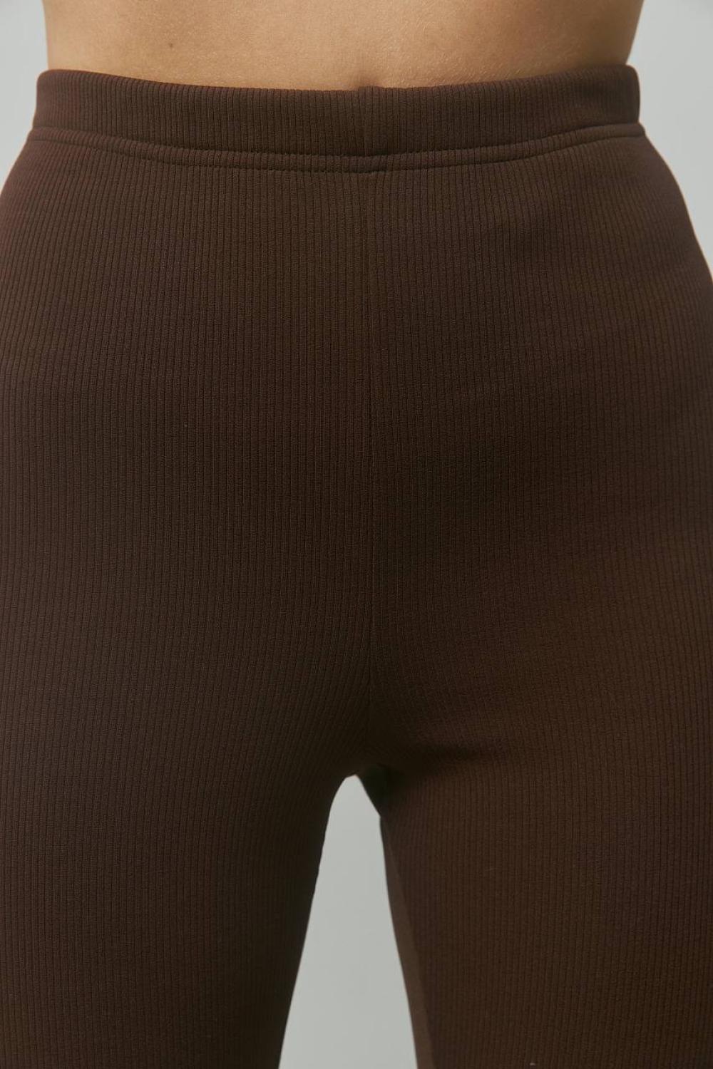 Insulated ribbed leggings with an elasticized waistband