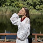 Embroidered GEM women's white Richelieu linen dress