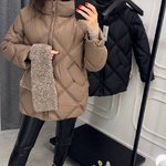 Jacket in chocilate color with artificial fur