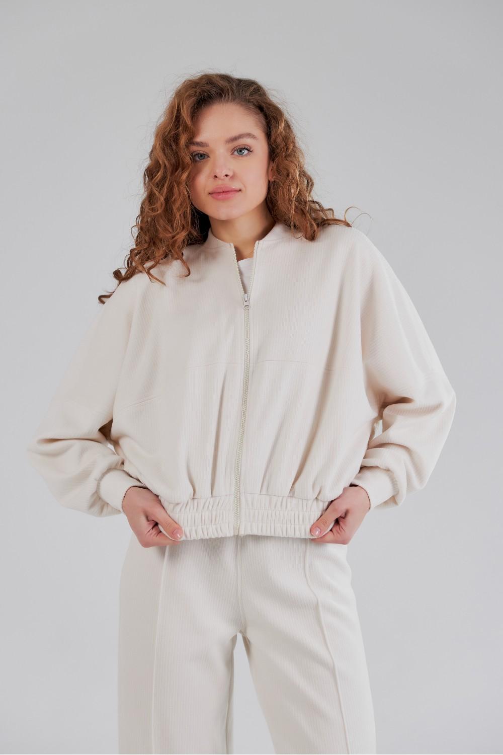 Trouser suit made of high-quality knitwear with an ivory stripe