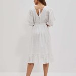 The dress is white from Moodo thread L-SU-4053