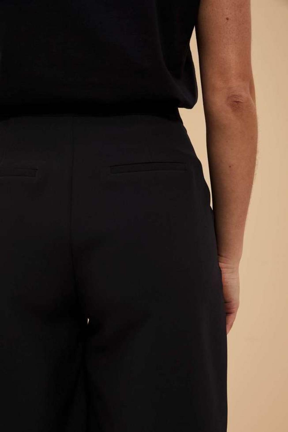 Bermuda shorts black L-SH-4017 Moodo