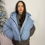 Сіро-блакитна коротка куртка-жилетка зимова