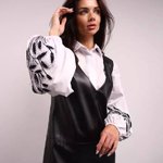 Класична біла блуза з вишитим колоссям