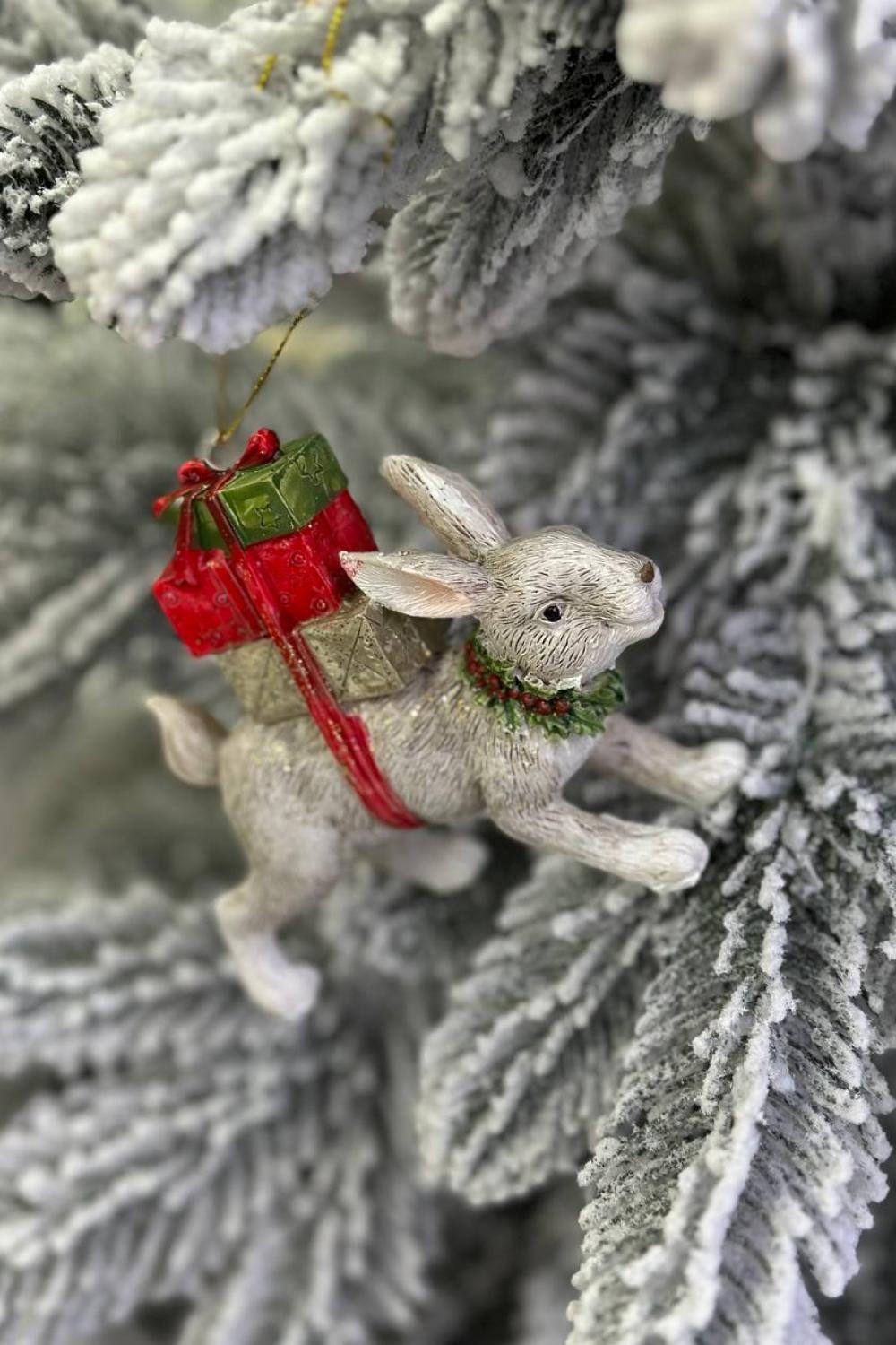 Christmas pendant / Bunny with Christmas present