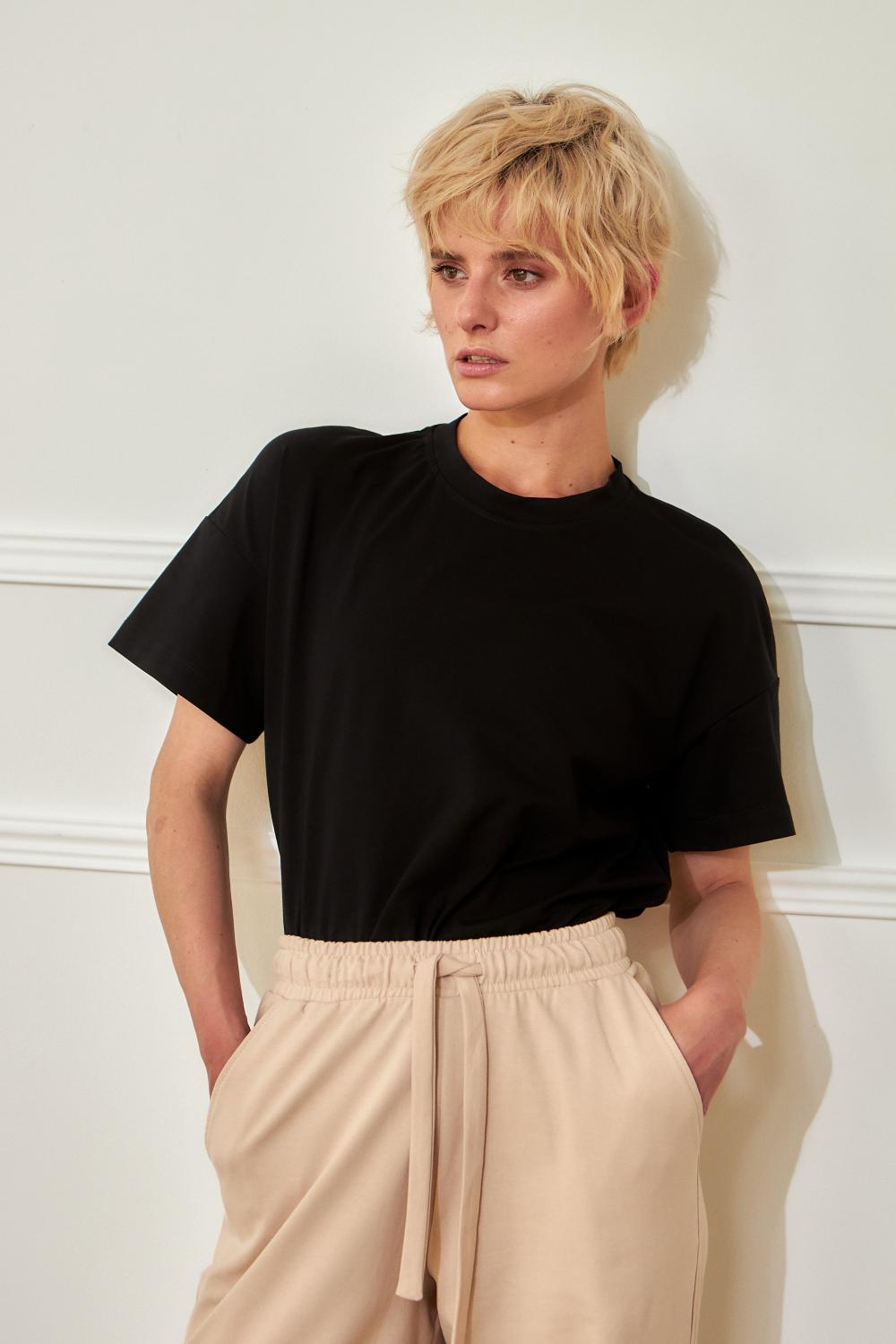 T-shirt basic black Sofita Stimma