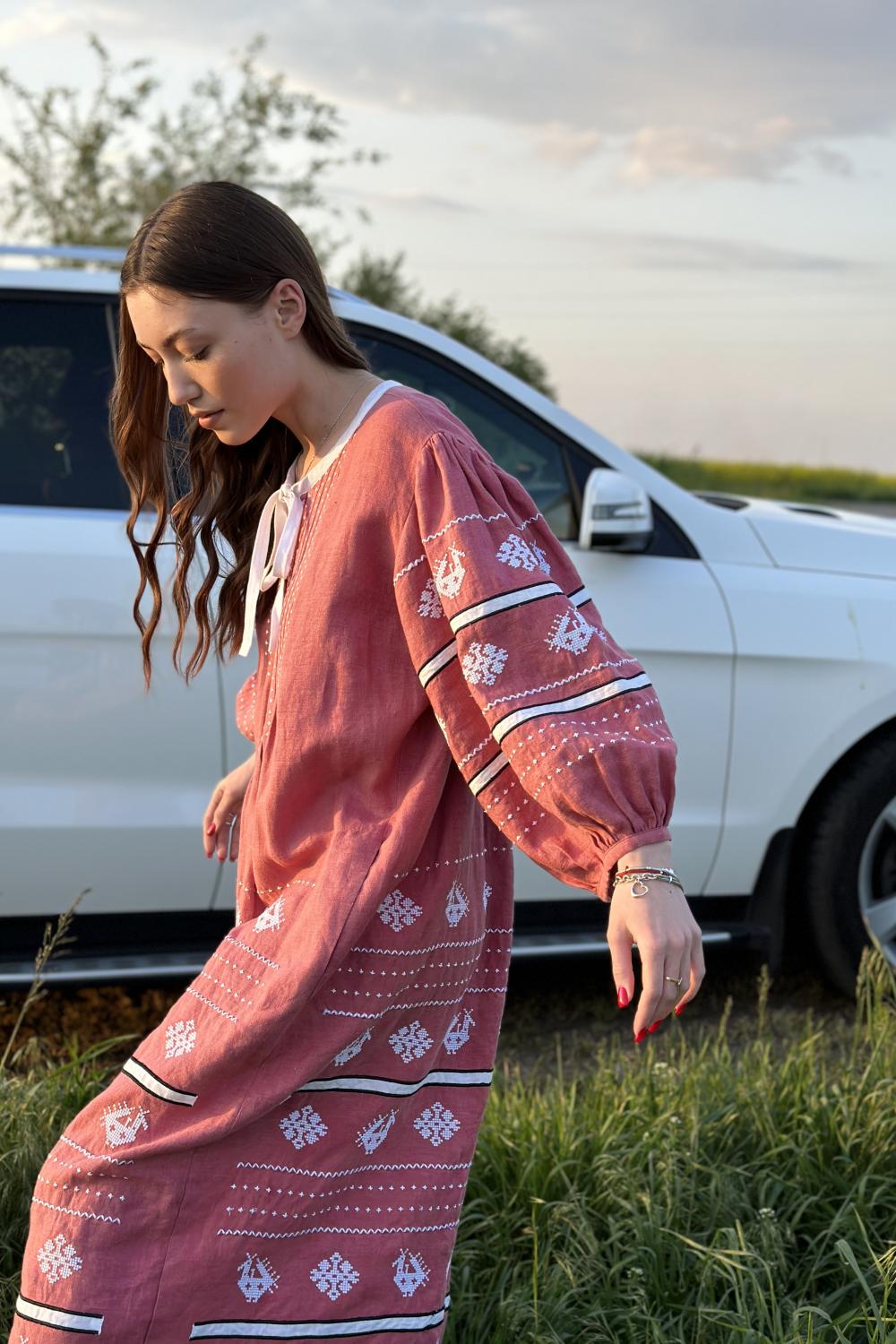 Сукня вишиванка жіноча дизайнерська лляна коралова EMBROIDERED GEM