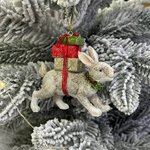 Christmas pendant / Bunny with Christmas present
