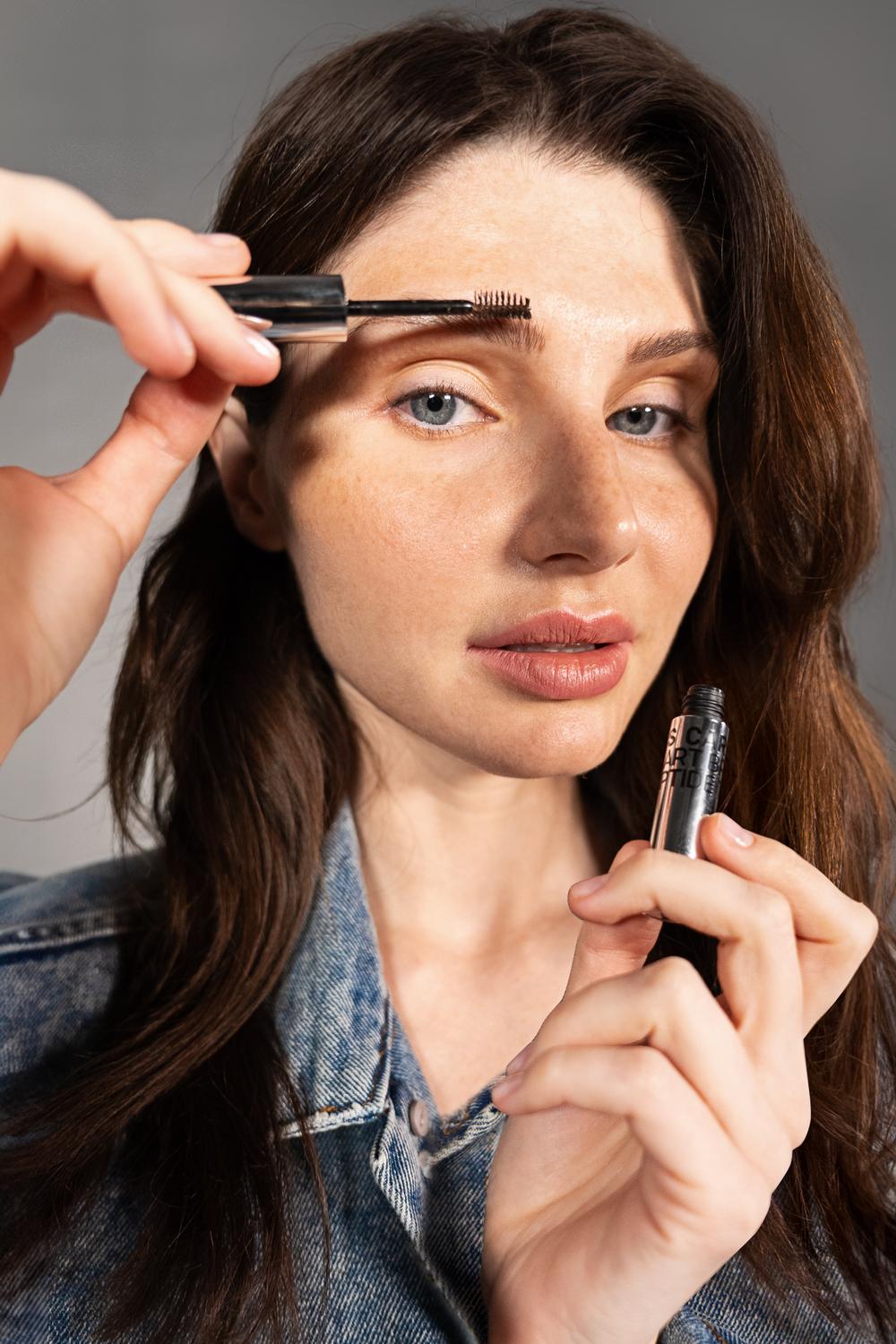 Гель для бровей натурального коричневого цвета / SMART BROW PEPTIDE TINT