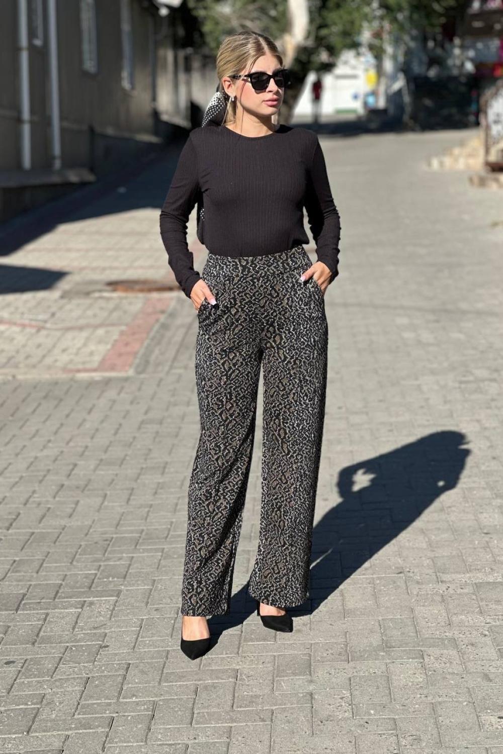 Straight black printed pants