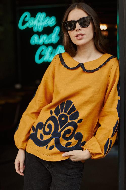 Вишиванка жіноча лляна гірчична з аплікацією EMBROIDERED GEM
