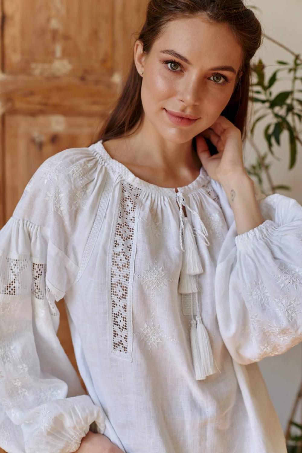 Вишиванка жіноча лляна біла по білому Урочиста EMBROIDERED GEM