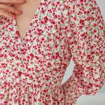 Dress with a vanilla-raspberry pattern Telia STIMMA