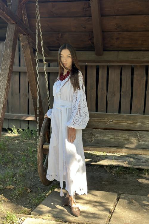 Embroidered GEM women's white Richelieu linen dress