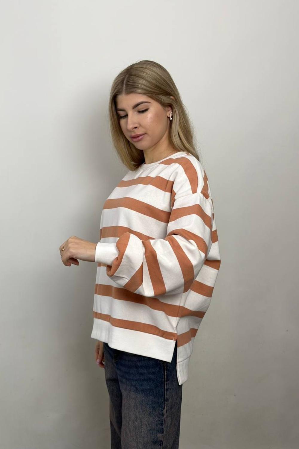 White jacket with brown stripes on a biker MOODO