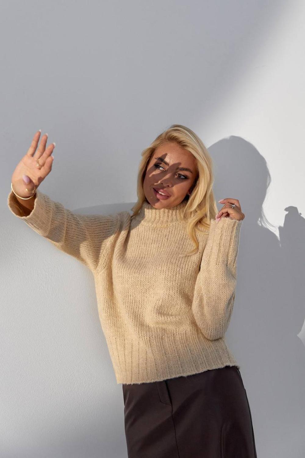 Women's warm ecru jumper