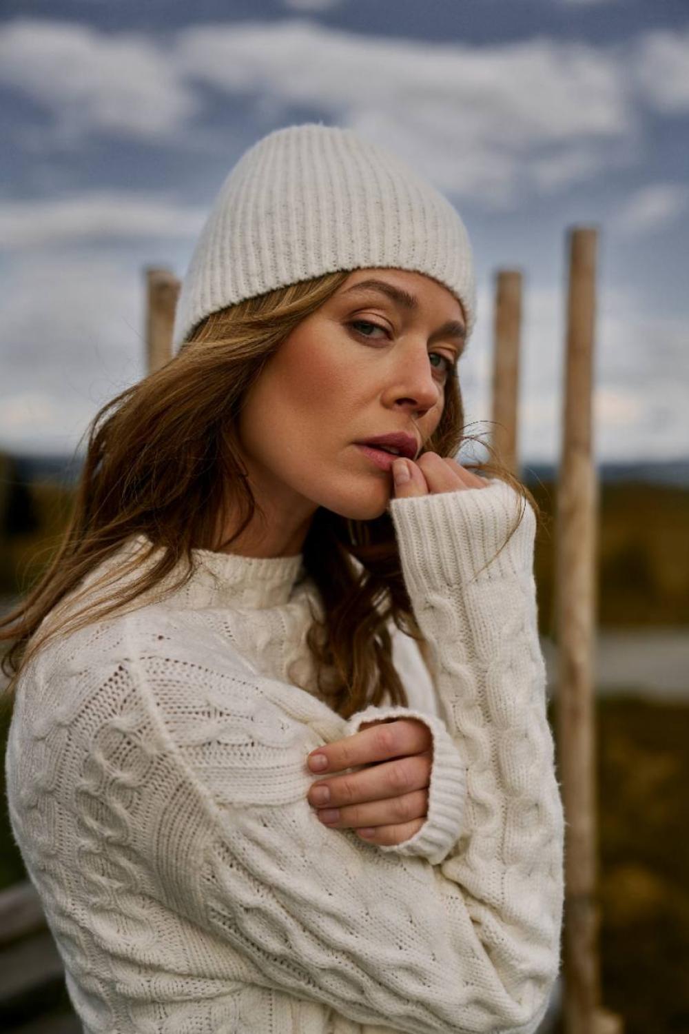 Women's white hat