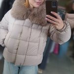 Карамельна зимова куртка з хутром
