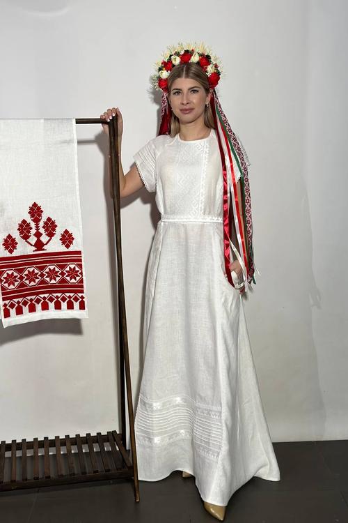 Embroidered dress white on white