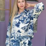 Silk suit milky blue